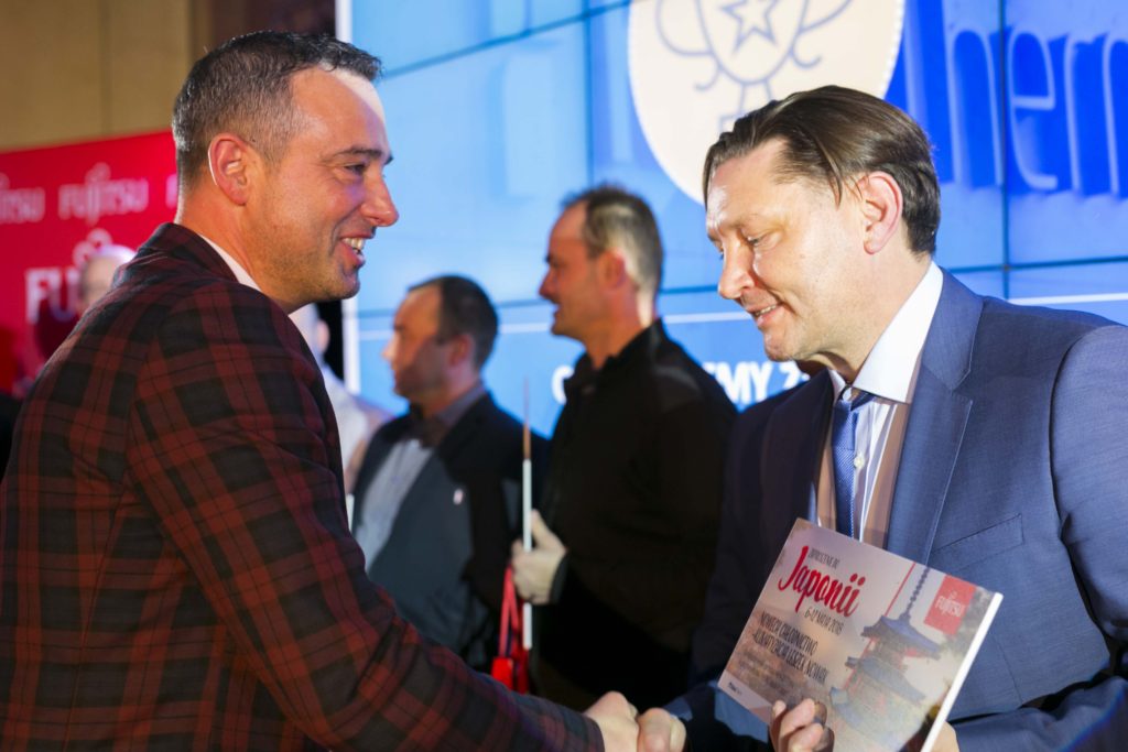 Właściciel NOWECH – Leszek Nowak odbiera nagrodę od prezesa Klima Therm
